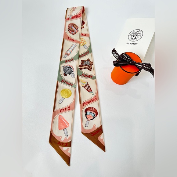 HERMES TWILLY NEW IN BOX. - Picture 1 of 16